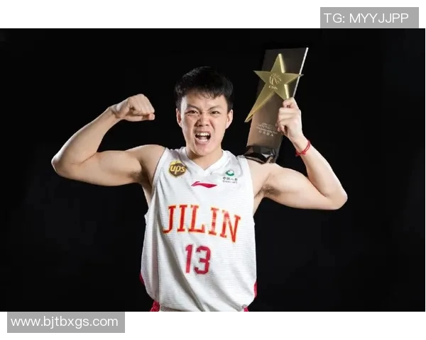 周琦在国家队中表现抢眼成为中国篮球未来之星